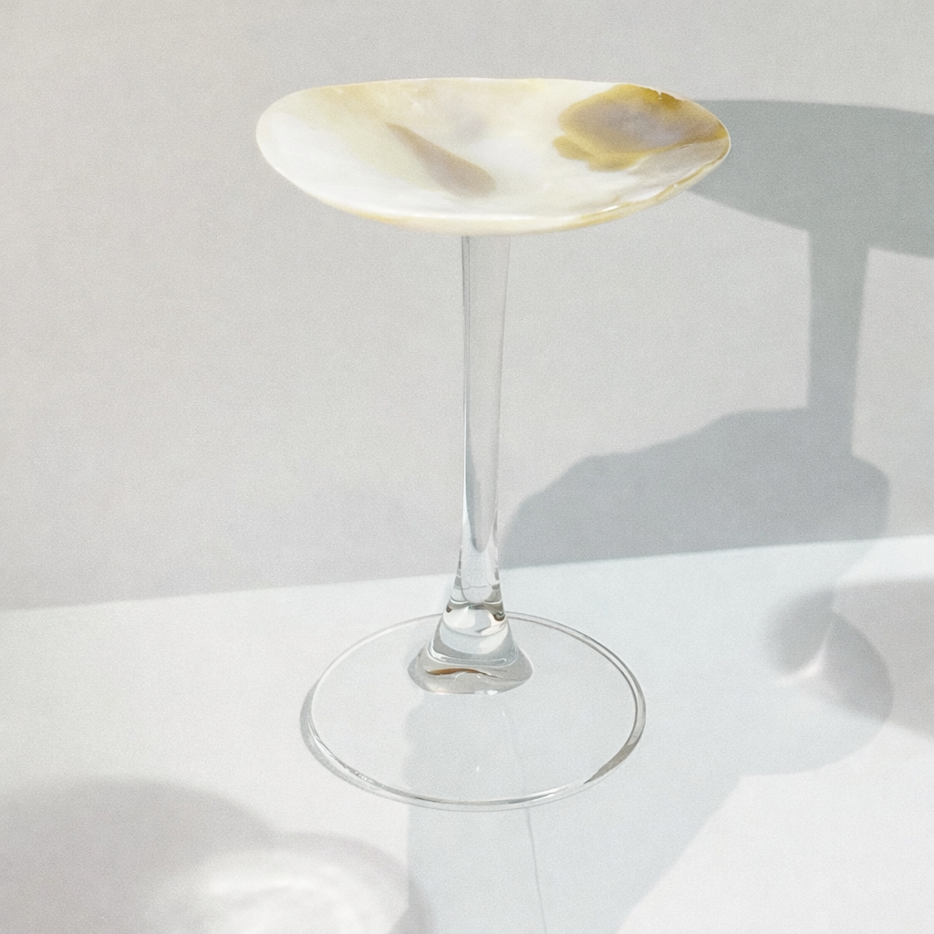 'The Blushing Clam' Wineglass